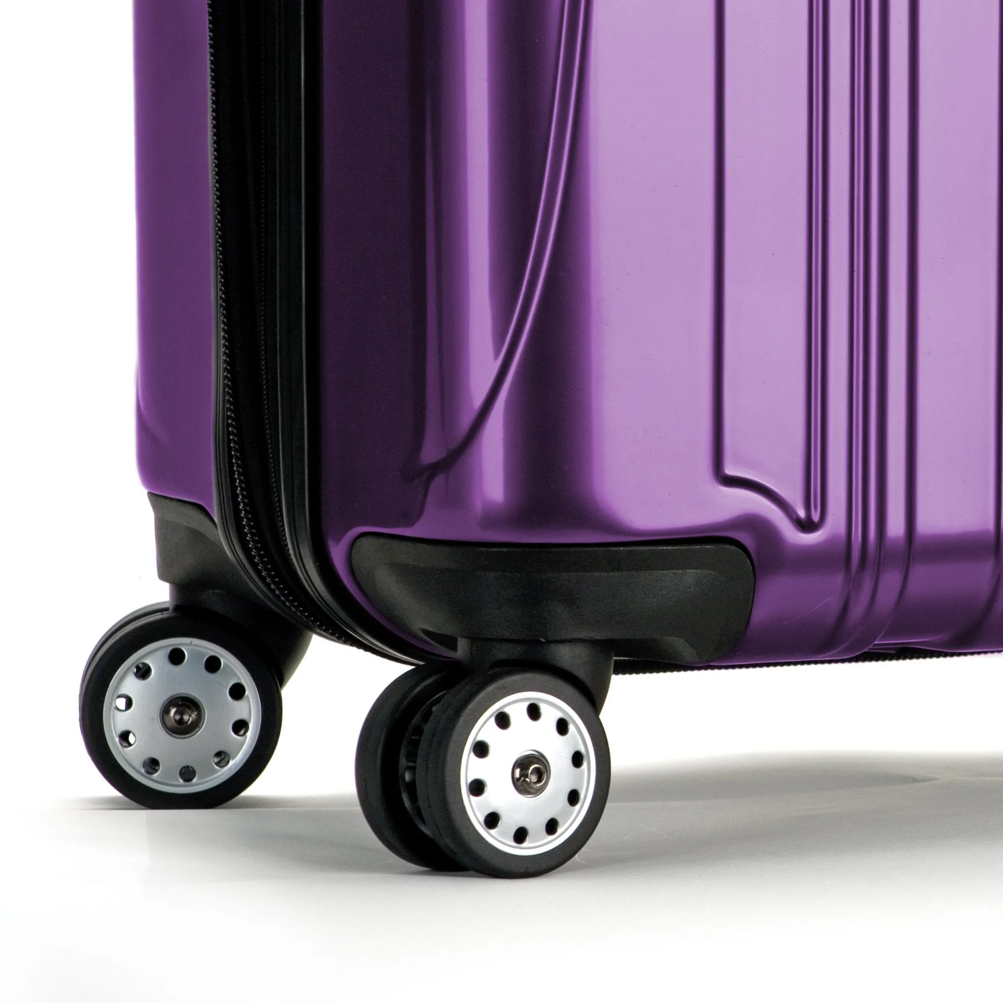 DELSEY Paris Helium Aero 21" 4-Wheel Carry-On Luggage