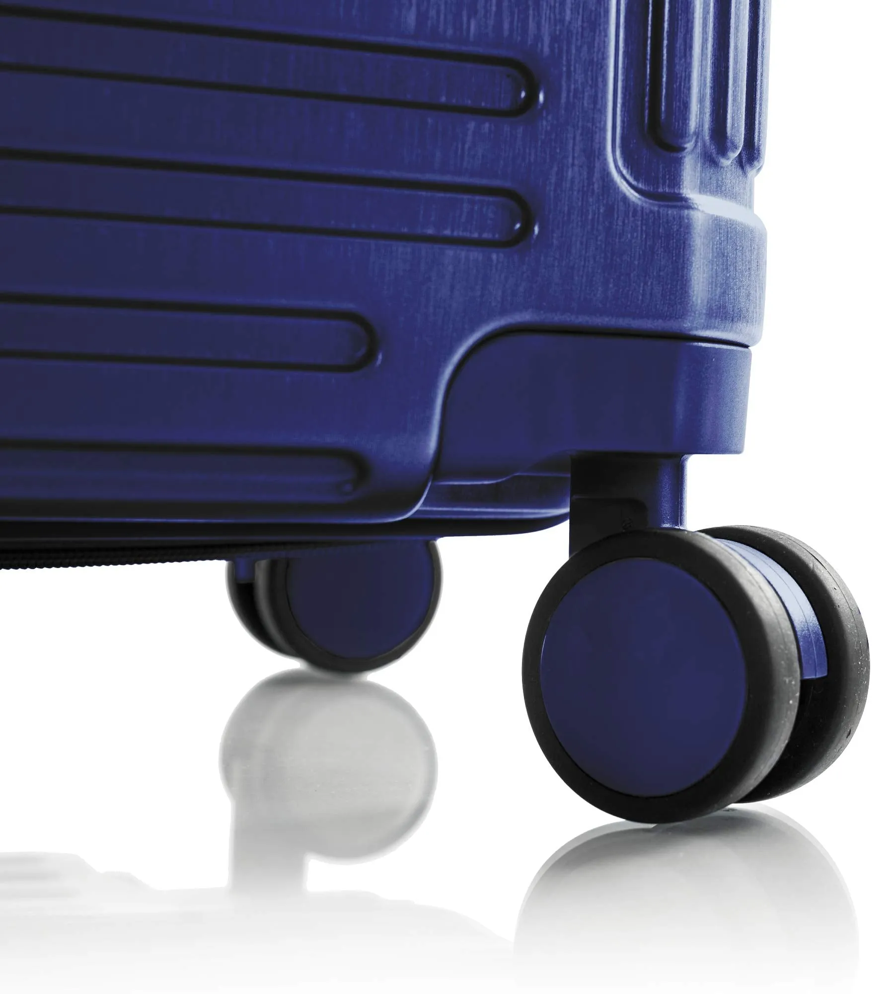 Heys America Edge Technology Fashion 21" 4-Wheel Carry-On Luggage