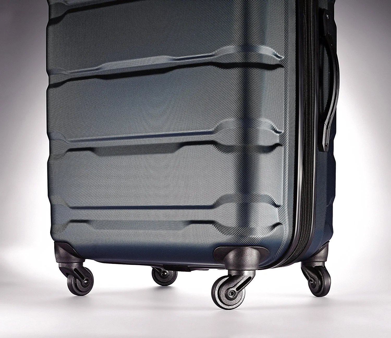 Samsonite Omni PC 2 Piece Set (20"/28") Hardshell 4-Wheel Luggage Sets