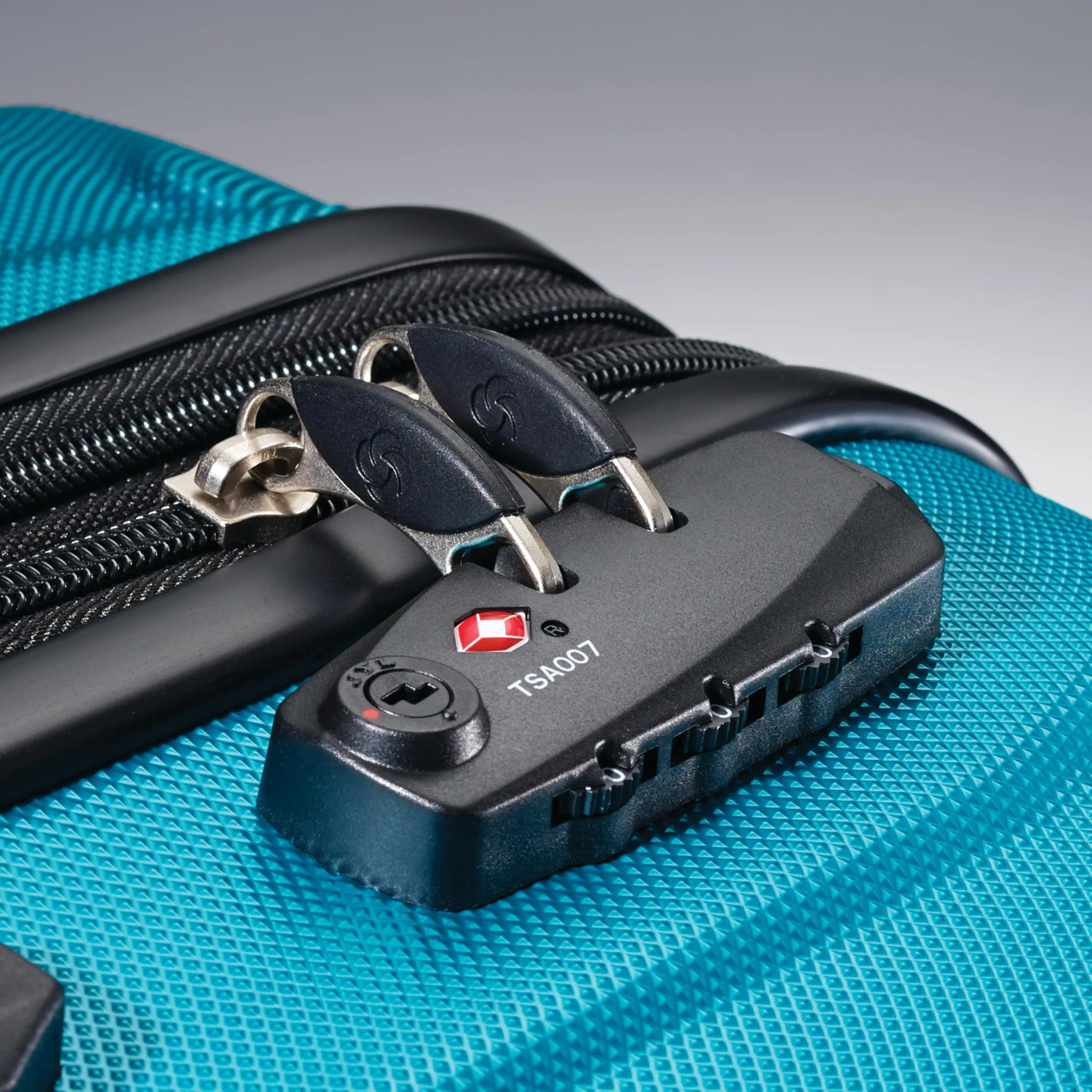 Samsonite Omni PC 2 Piece Set (20"/28") Hardshell 4-Wheel Luggage Sets