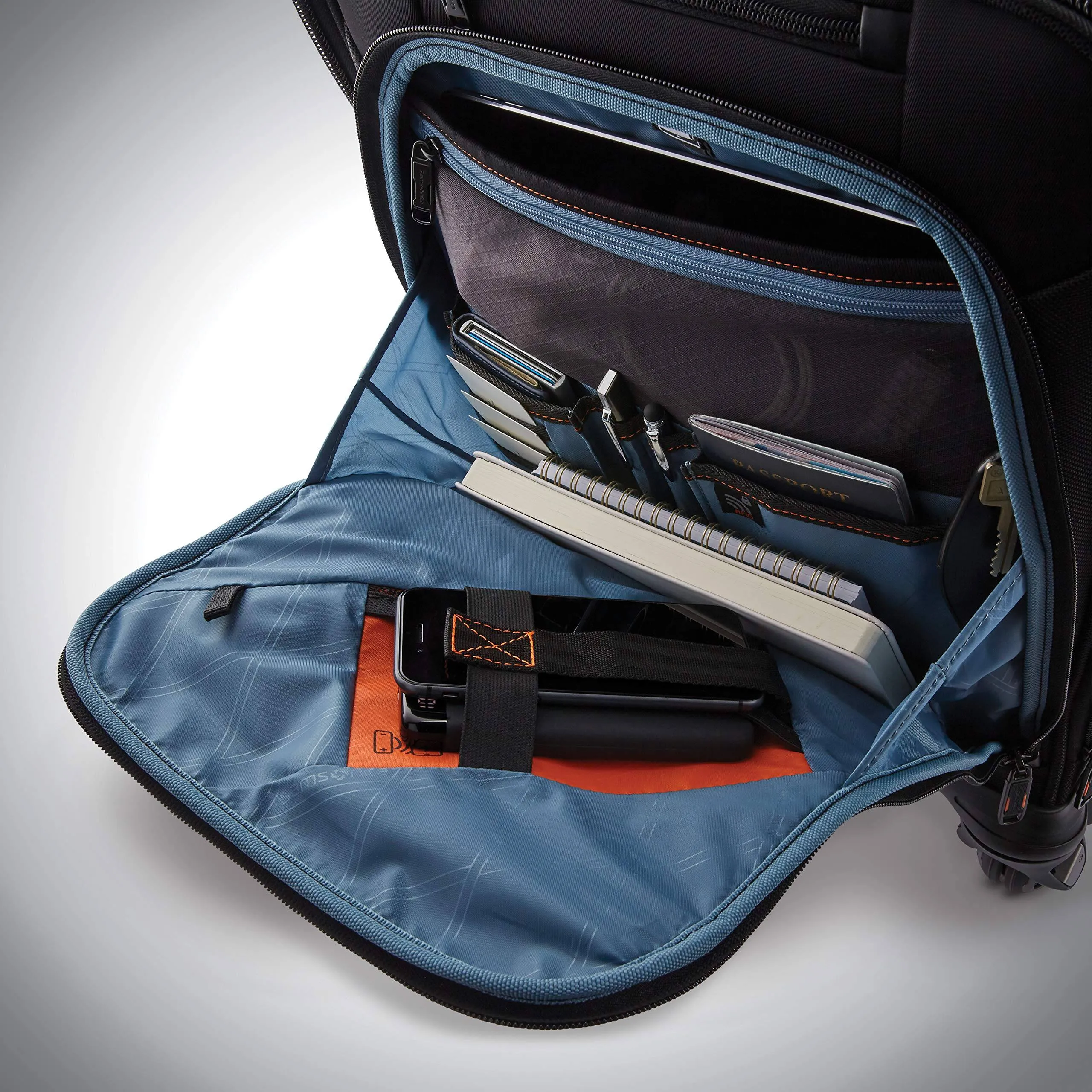 Samsonite PRO Vertical Spinner Mobile Office