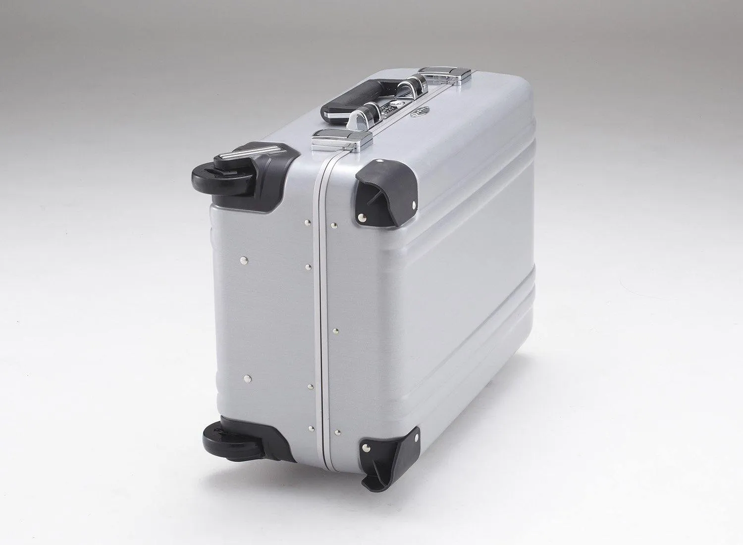 ZERO Halliburton Classic Polycarbonate Carry On 2 Wheel Travel Case