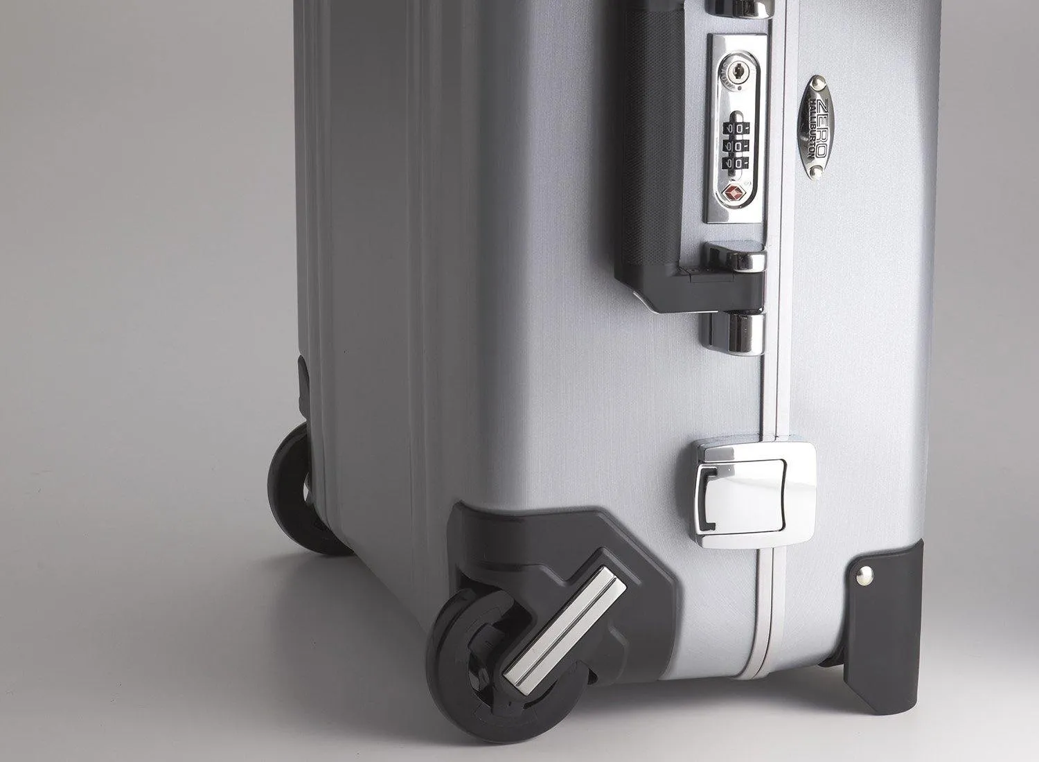 ZERO Halliburton Classic Polycarbonate Carry On 2 Wheel Travel Case